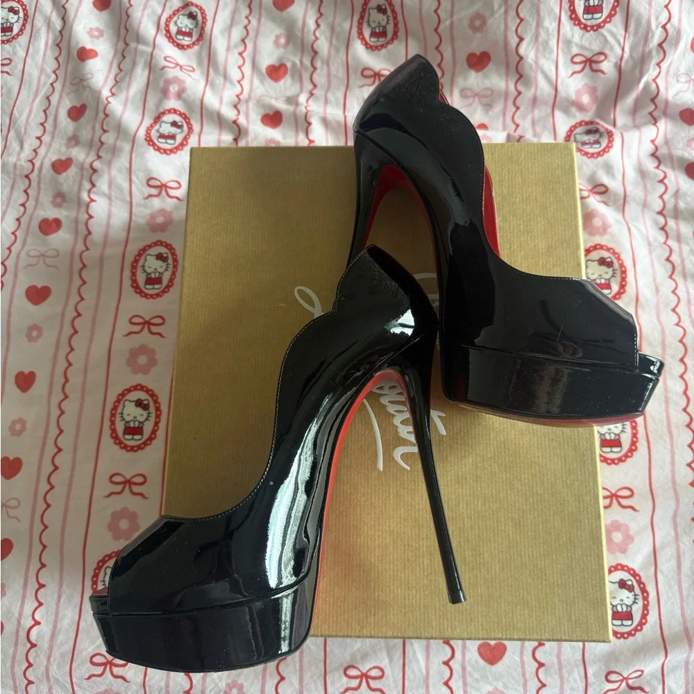Louboutin extremely rare chick up alta size 39, US 9